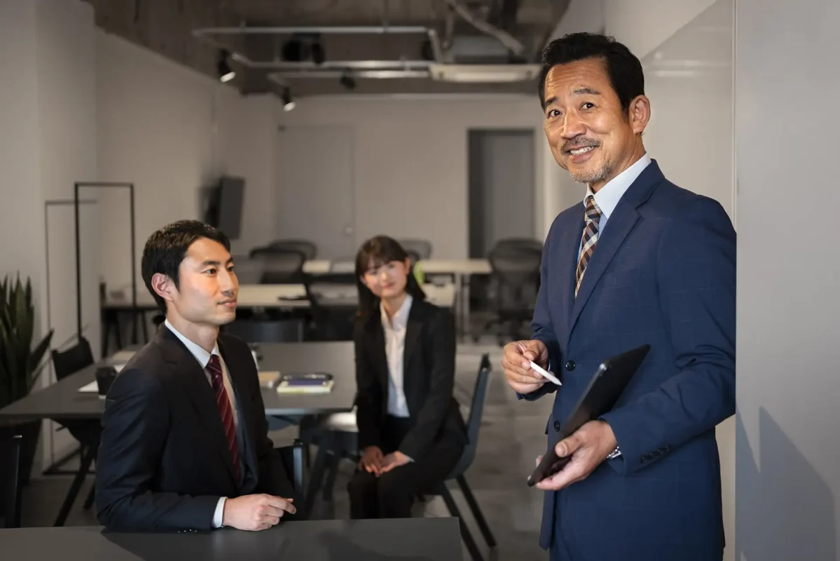 CEO là gì? 8 Vai trò và trách nhiệm của Giám đốc điều hành trong doanh nghiệp.