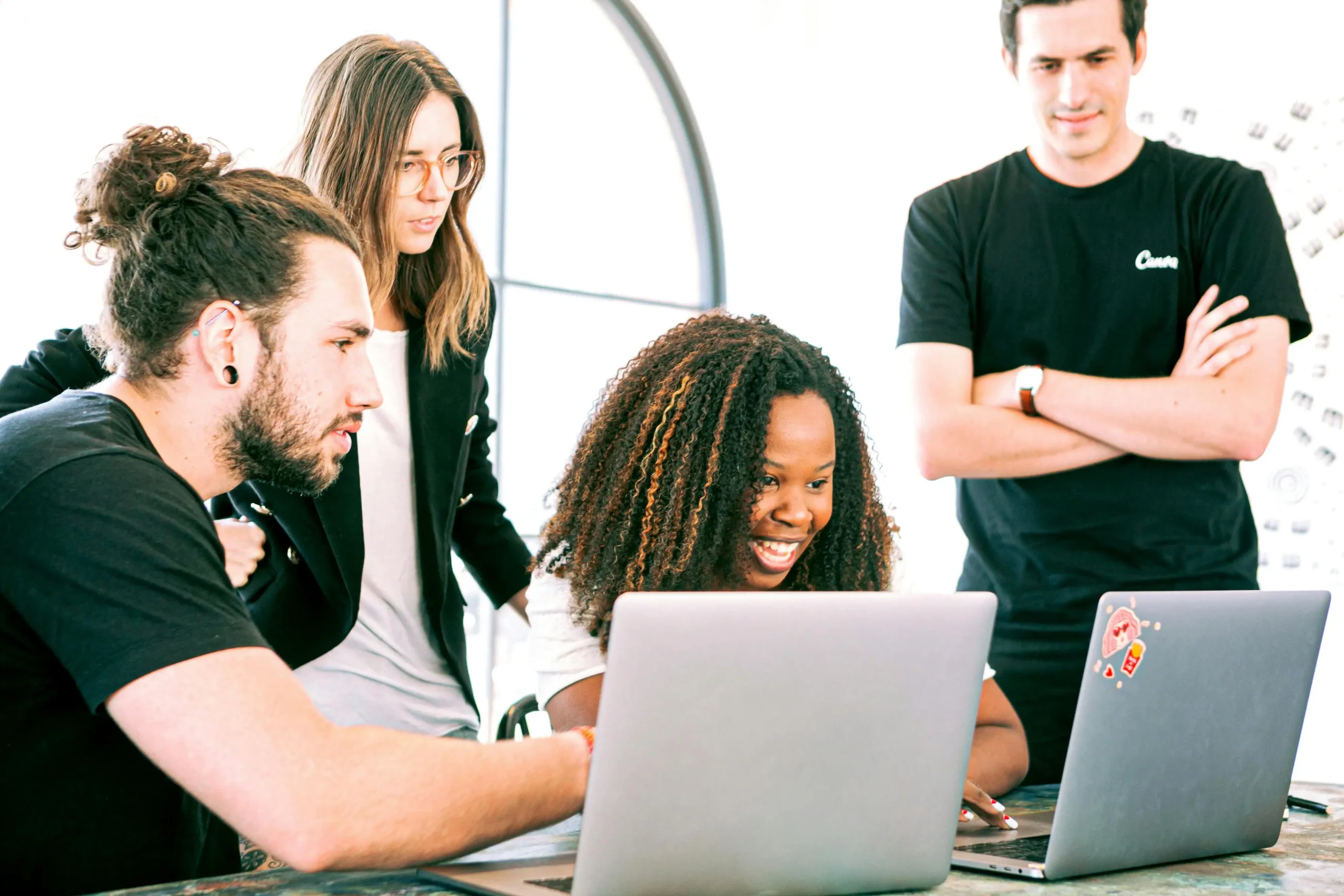 Cách Chọn Địa Điểm Kinh Doanh Phù Hợp Cho Startups 10 cach chon dia diem kinh doanh phu hop cho startups yjdi scaled Thiết Kế Website - Lyns Media